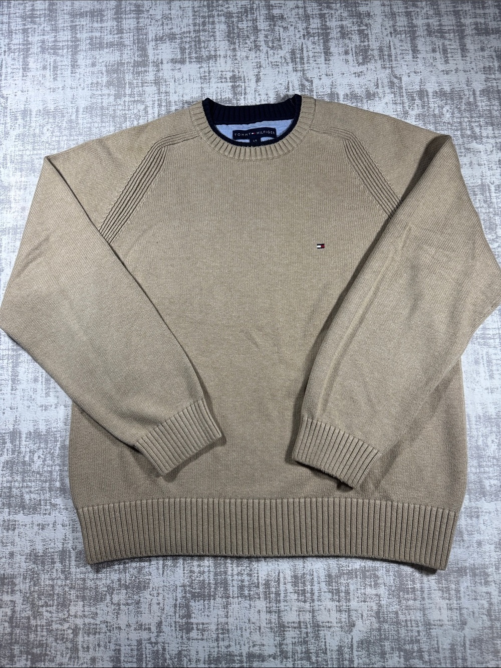 Vintage Tommy Hilfiger Men’s Crewneck Sweater in Tan with Navy Trim sz L 26X22